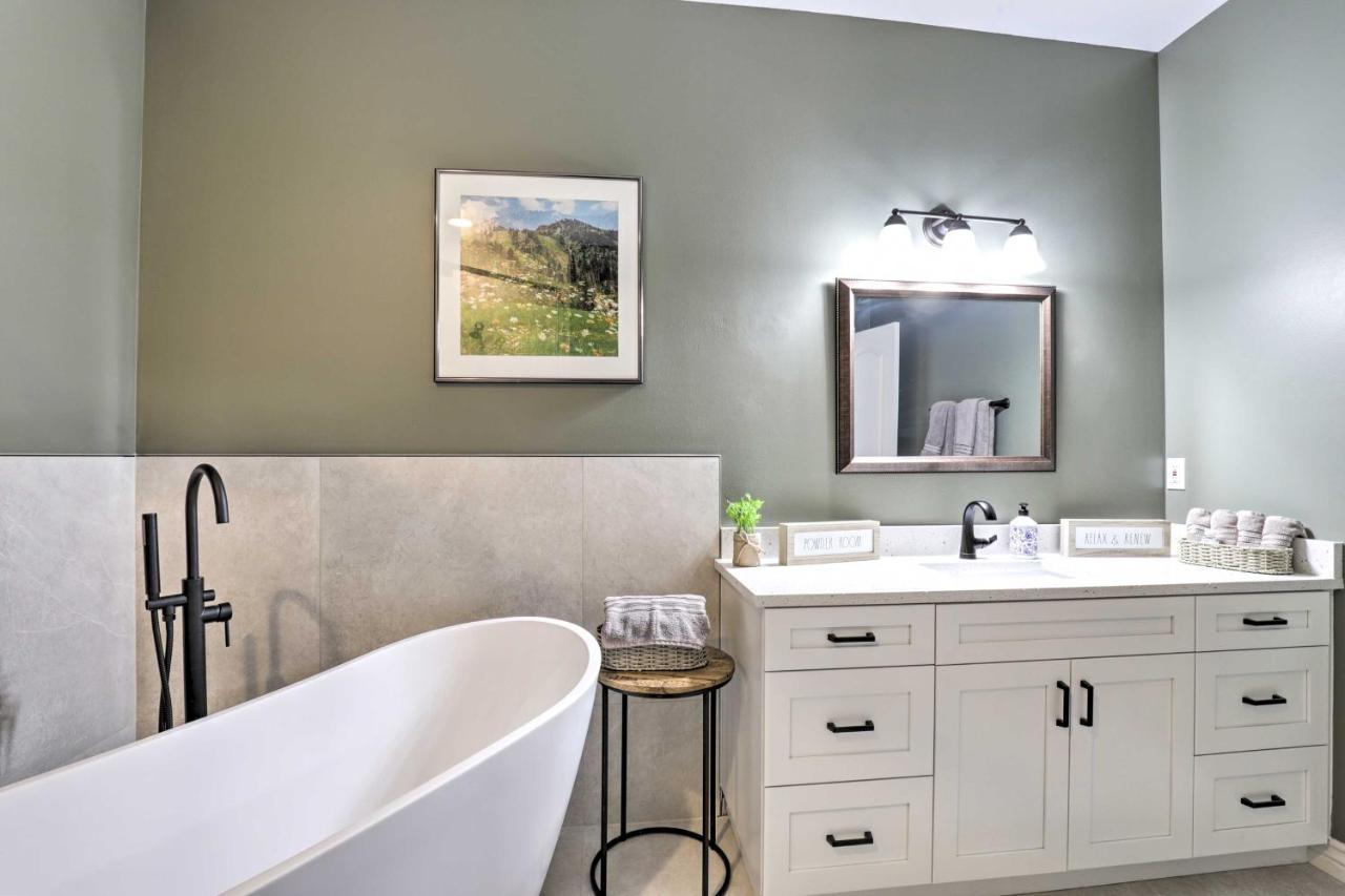 Peaceful Midway Studio With Mountain And Golf Views! Exterior photo